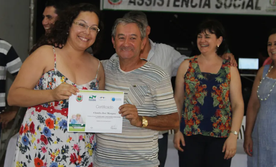 Idosos de Centenário do Sul participam do curso de acesso à internet e redes sociais