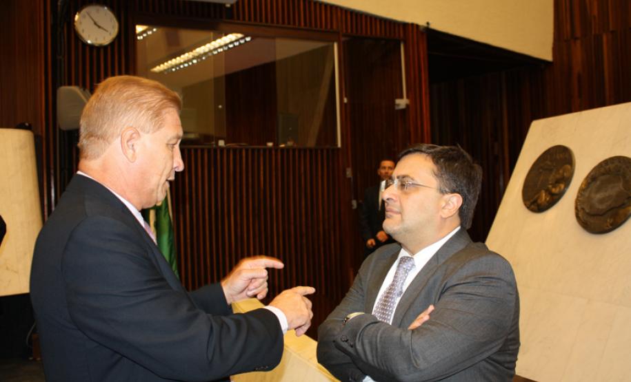 Na Assembleia, Richa apresenta diagnóstico e ações para 2012 x