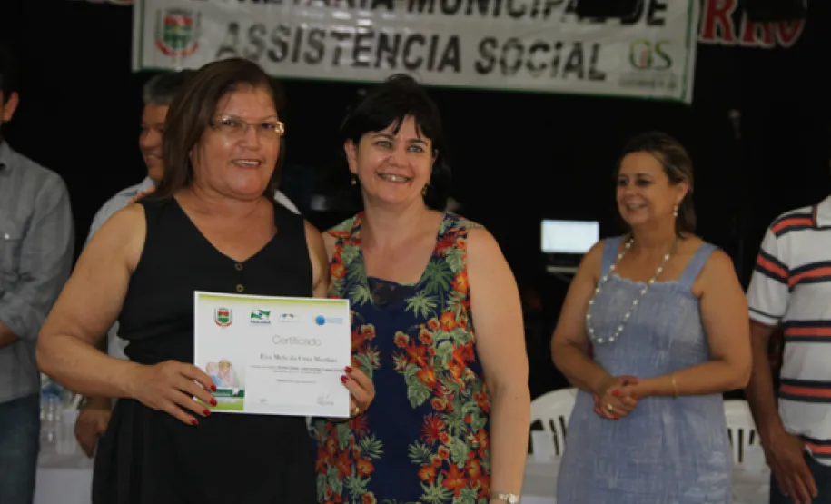 Idosos de Centenário do Sul participam do curso de acesso à internet e redes sociais