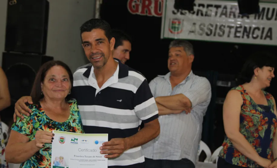 Idosos de Centenário do Sul participam do curso de acesso à internet e redes sociais