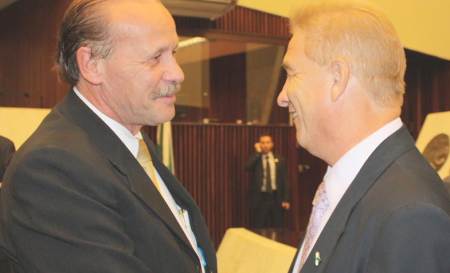 Na Assembleia, Richa apresenta diagnóstico e ações para 2012 x