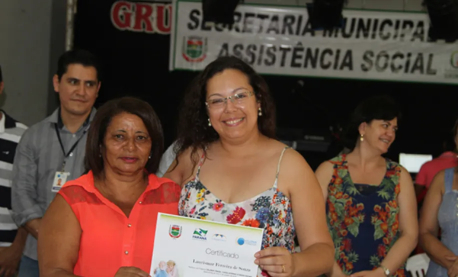 Idosos de Centenário do Sul participam do curso de acesso à internet e redes sociais