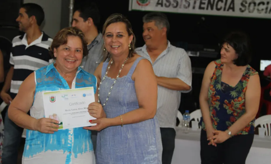 Idosos de Centenário do Sul participam do curso de acesso à internet e redes sociais