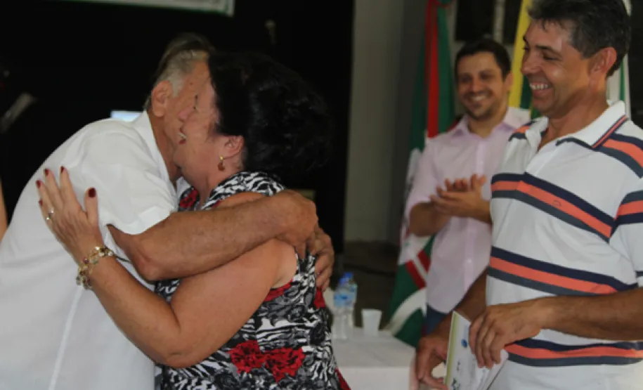 Idosos de Centenário do Sul participam do curso de acesso à internet e redes sociais