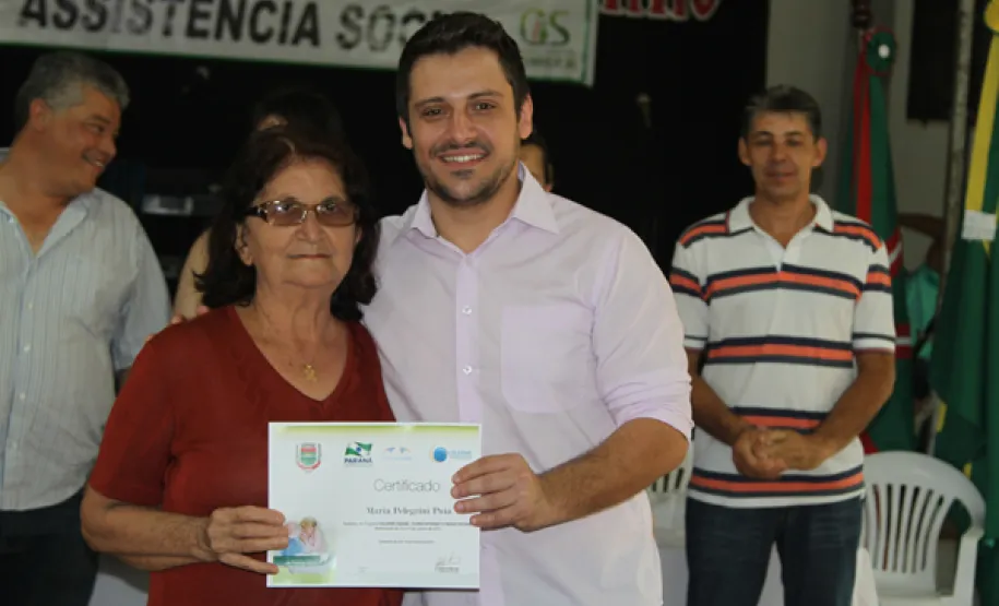 Idosos de Centenário do Sul participam do curso de acesso à internet e redes sociais