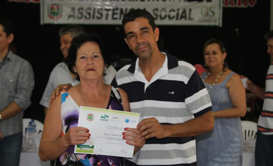Idosos de Centenário do Sul participam do curso de acesso à internet e redes sociais