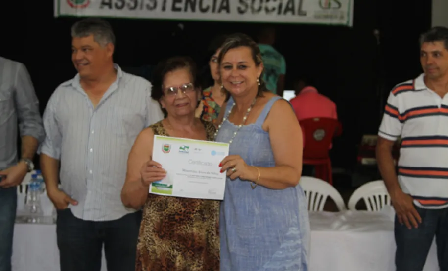 Idosos de Centenário do Sul participam do curso de acesso à internet e redes sociais