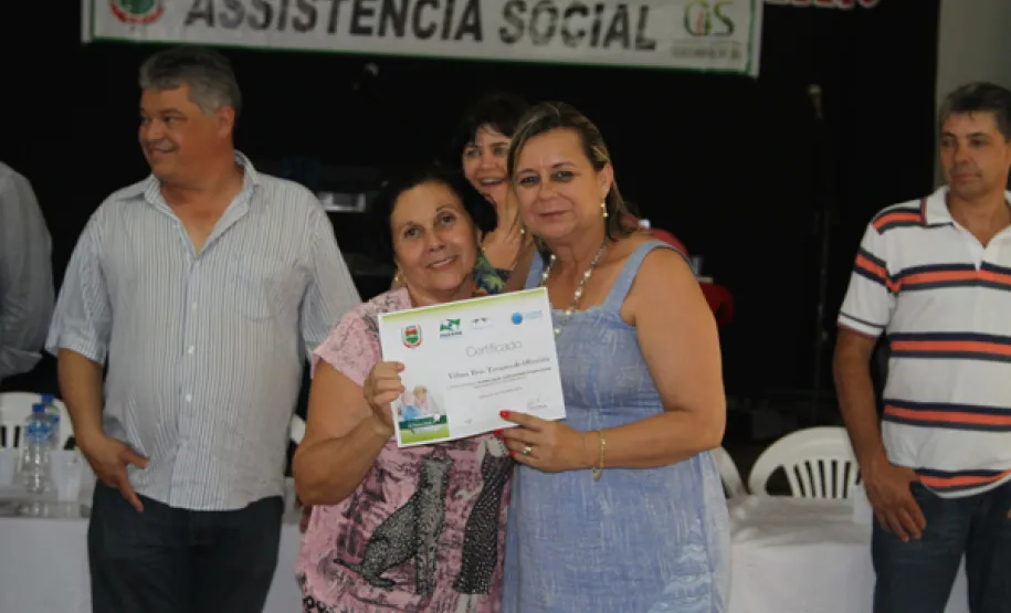 Idosos de Centenário do Sul participam do curso de acesso à internet e redes sociais