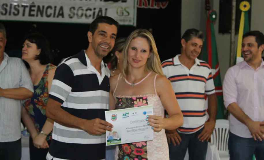 Idosos de Centenário do Sul participam do curso de acesso à internet e redes sociais