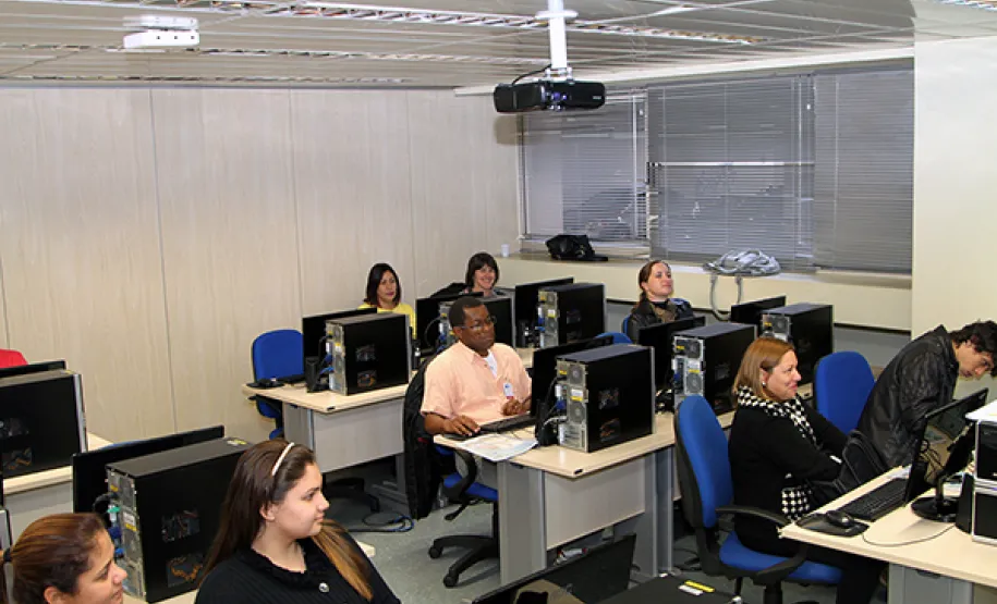 Governo capacita tutores de dez municípios para os Espaços Cidadãos no Laboratório da Celepar