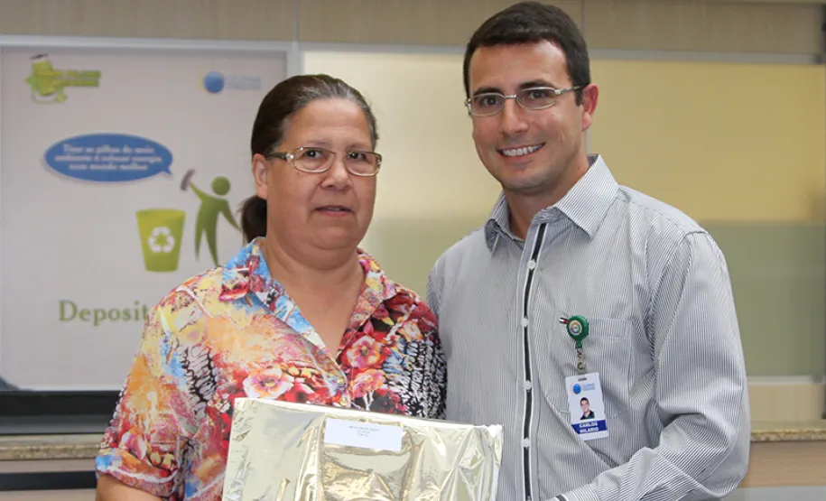 Maria Nadir Ribas homenageada pelos seus 20 anos de serviços prestados na Fundação Celepar.