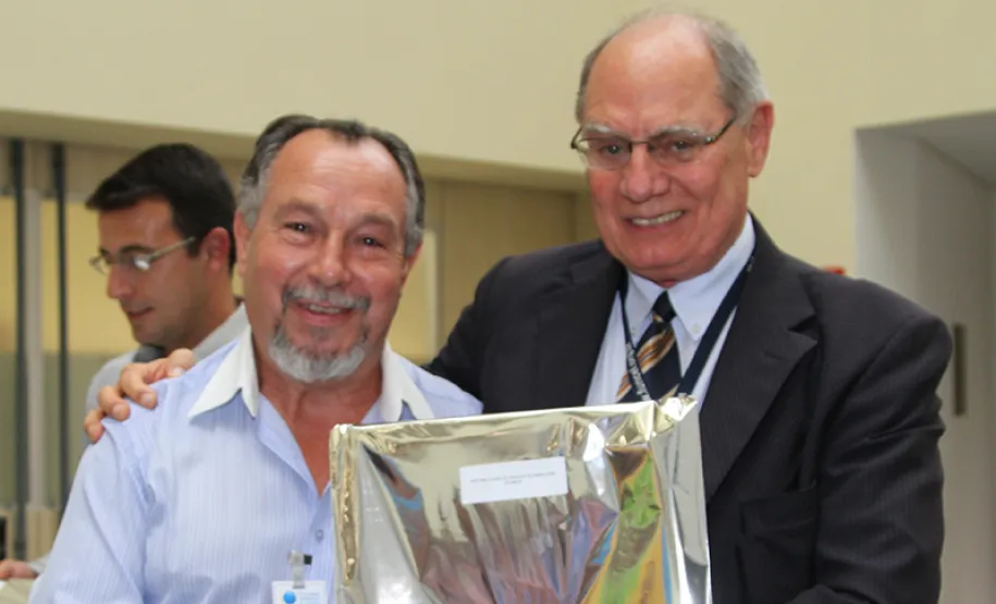 Antonio Carlos Schimaleski homenageado pelos seus 25 anos de serviços prestados na Celepar.