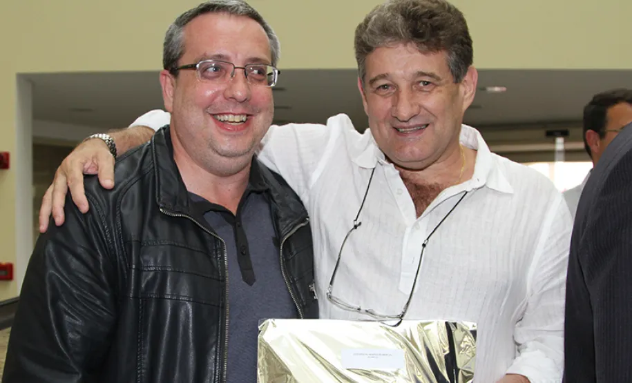 Jefferson Henrique Marçal homenageado pelos seus 25 anos de serviços prestados na Celepar.