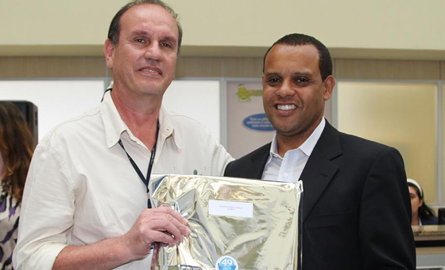 Ricardo Costa Guiraud homenageado pelos seus 30 anos de serviços prestados na Celepar.
