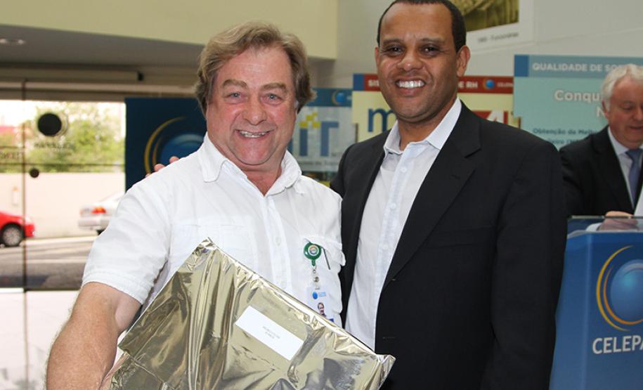 Pedro Colodi homenageado pelos seus 35 anos de serviços prestados na Celepar.