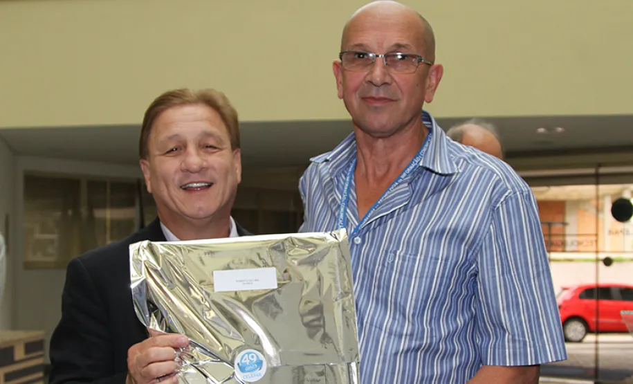 Roberto de Lima homenageado pelos seus 35 anos de serviços prestados na Celepar.