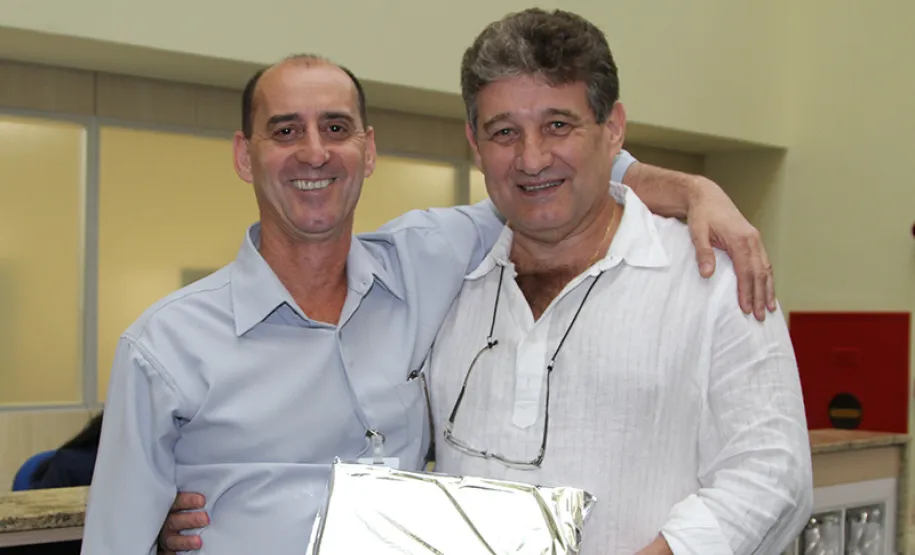 Julio Cesar Pires Correa homenageado pelos seus 40 anos de serviços prestados na Celepar