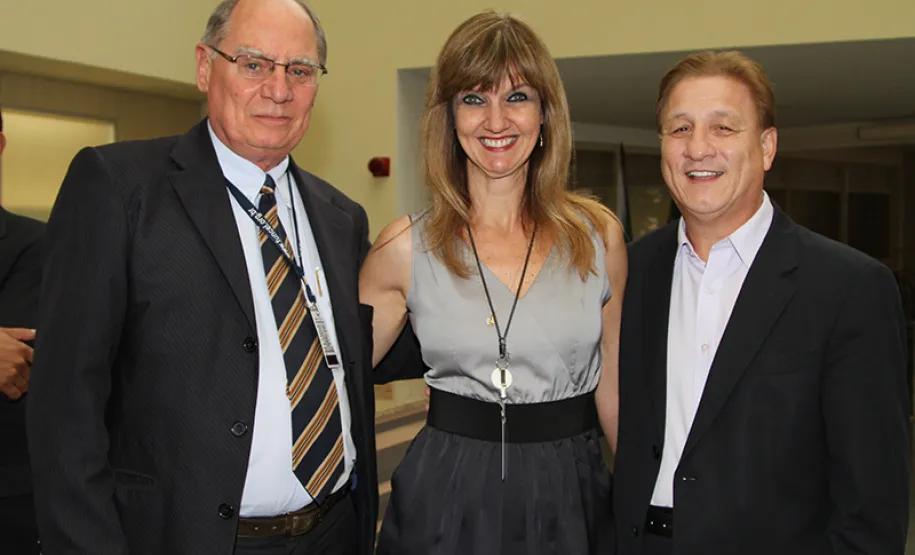 Diretor Administrativo-Financeiro Lucio Alberto Hansel, Isis de Fátima Biscaia e o Diretor Presidente Jacson Carvalho Leite.