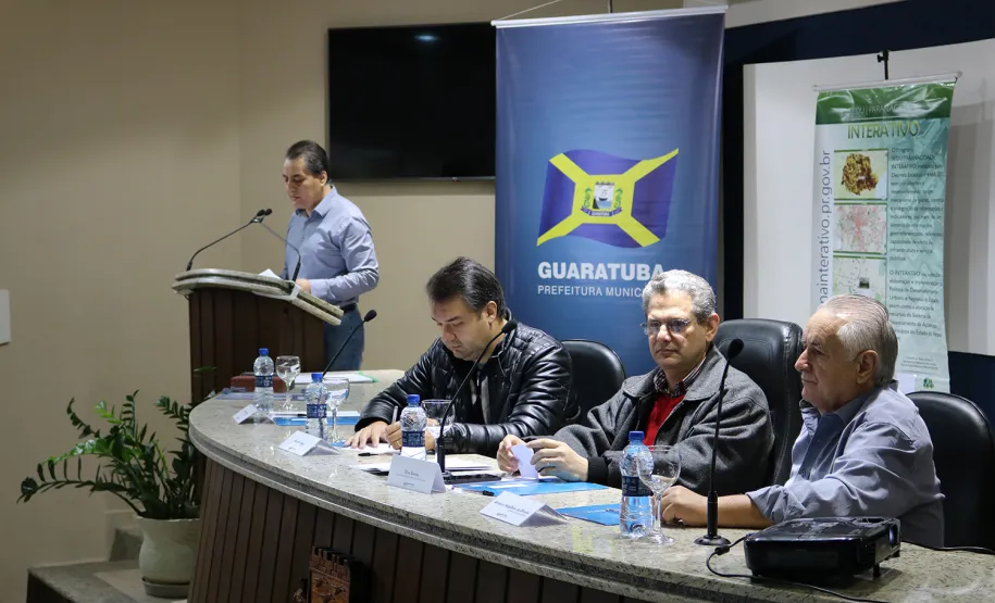 Empregados da Celepar discutem sobre a importância no uso de tecnologia durante evento em Guaratuba