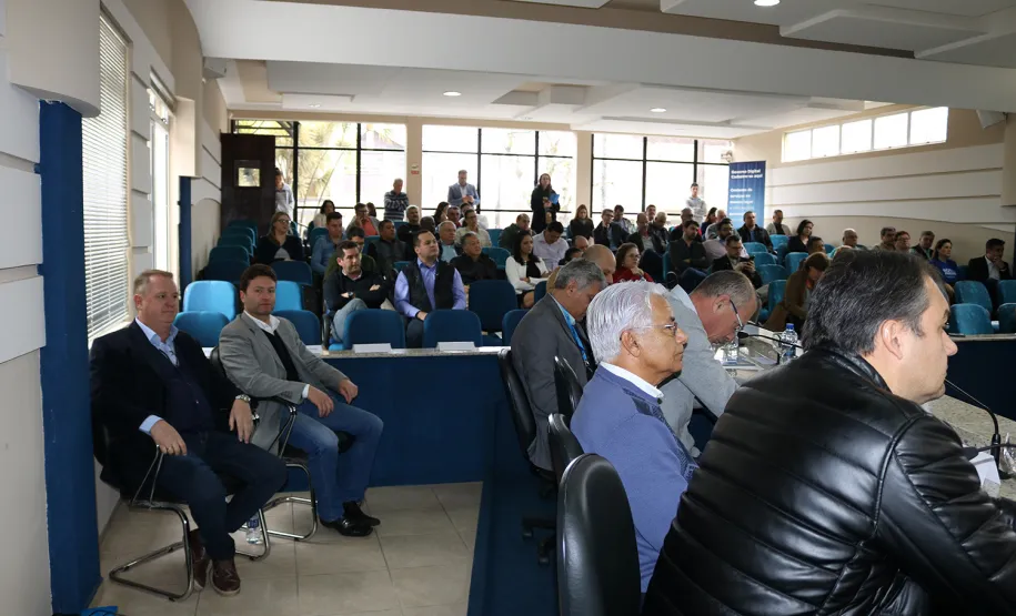 Empregados da Celepar discutem sobre a importância no uso de tecnologia durante evento em Guaratuba