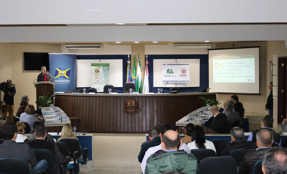Empregados da Celepar discutem sobre a importância no uso de tecnologia durante evento em Guaratuba