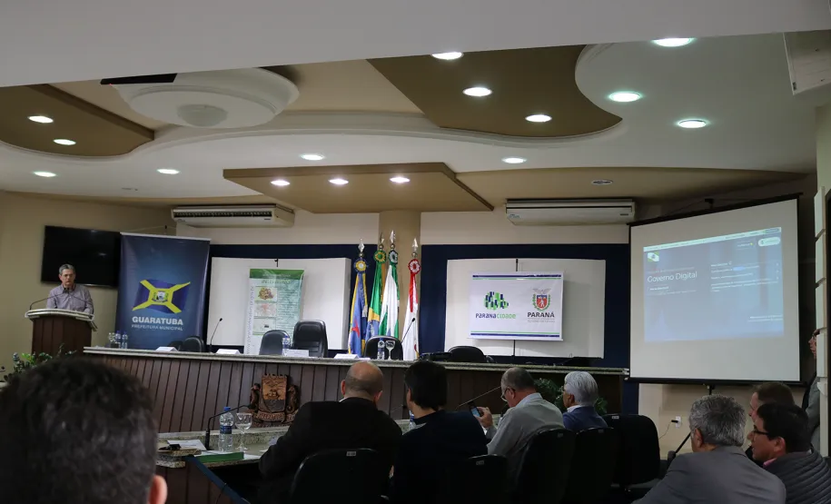 Empregados da Celepar discutem sobre a importância no uso de tecnologia durante evento em Guaratuba
