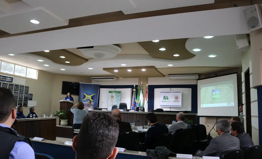 Empregados da Celepar discutem sobre a importância no uso de tecnologia durante evento em Guaratuba