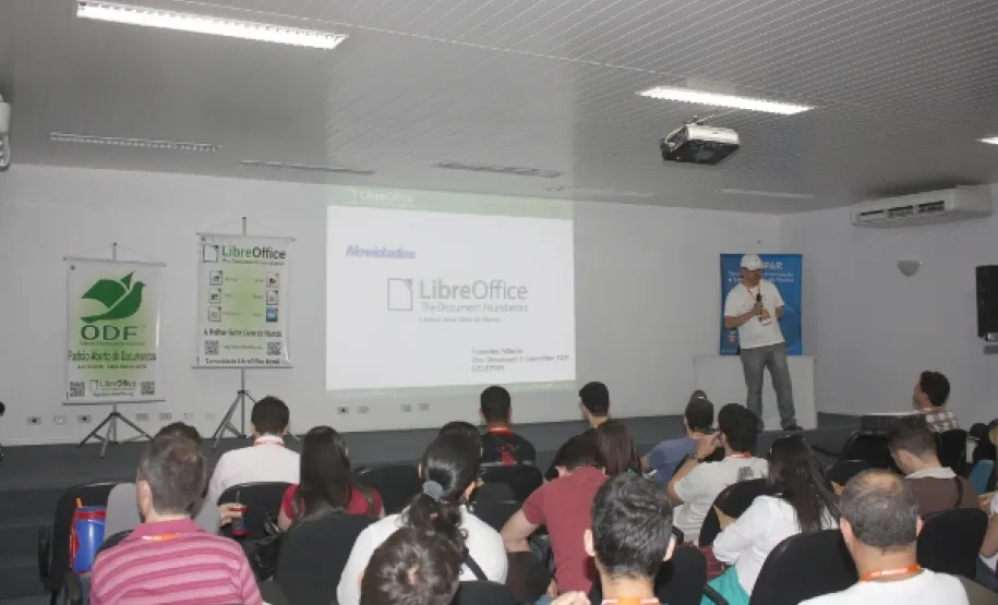 Latinoware 2012 O analista da Celepar Vitório Furusho ministra palestra sobre Novidades do LibreOffice, na manhã desta quarta-feira, primeiro dia da Latinoware 2012