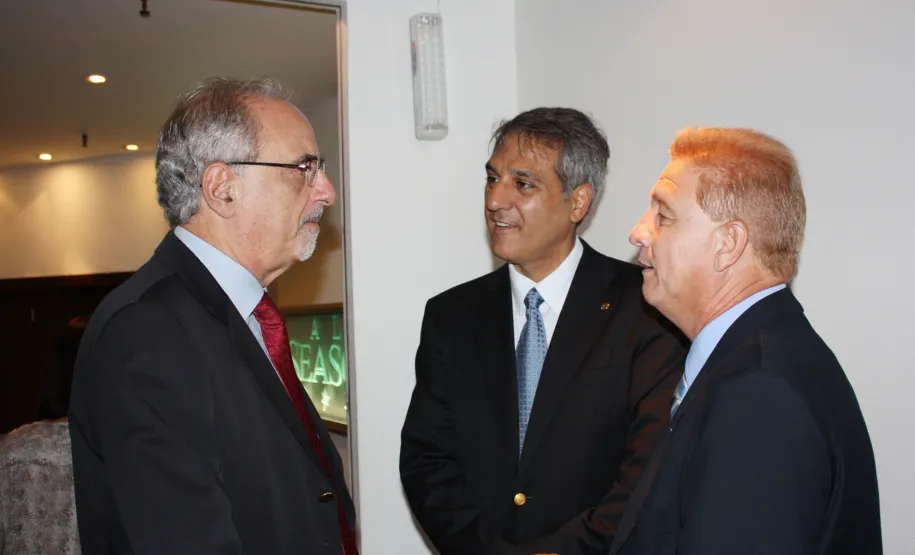 Evento nacional de informática pública discute modernização do Estado em Curitiba A partir da esq. o secretário Executivo, René Lapyda (Prodesp/SP), o secretário de Infraestrutura e Logísitca, de acordo com seu titular, José Richa Filho e o diretor-presidente da Celepar, Jacson Carvalho Leite atual presidente do Conselho Fiscal da diretoria da Associação Brasileira de Entidades Estaduais de Tecnologia da Informação e Comunicação (Abep)
