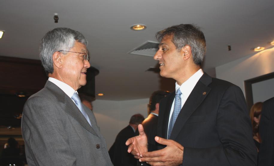 A esq. o secretário de Infraestrutura e Logísitca, de acordo com seu titular, José Richa Filho e o representante do governador Beto Richa no evento, o secretário do Planejamento e Coordenação Geral, Cassio Taniguchi, presidente do Conselho de Administração da Celepar e do Conselho Estadual de Informação e Telecomunicações (COSIT)