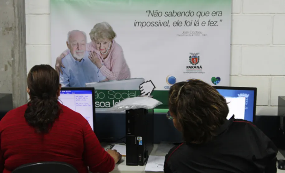 Pinhais incentiva inclusão digital de idosos