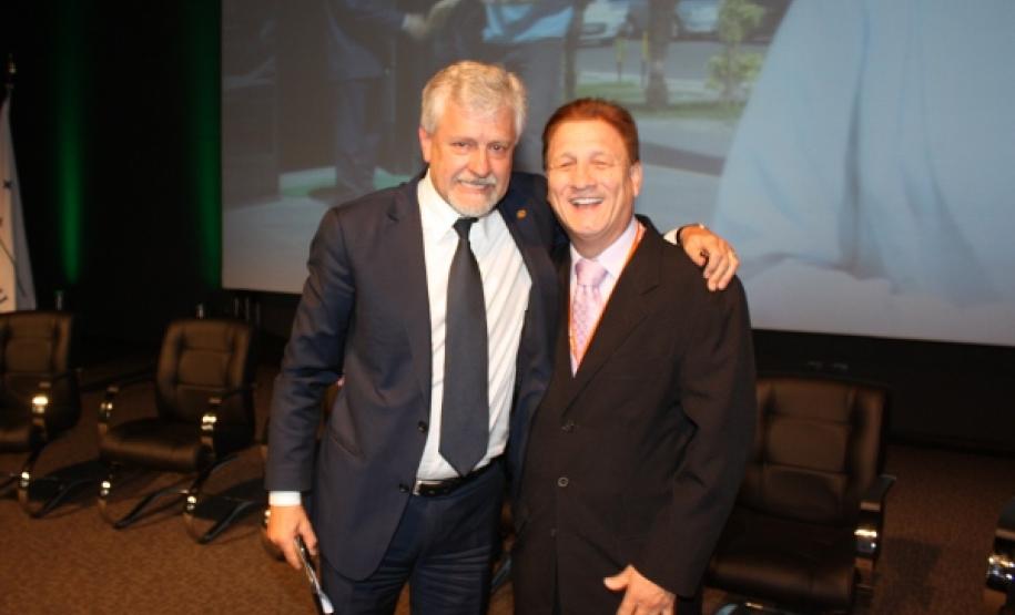 O diretor-geral da Itaipu Binacional, Jorge Samek e o presidente da Celepar, Jacson Carvalho Leite