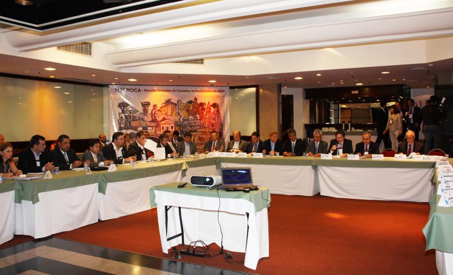 Participantes da 117ª Reunião Ordinária do Conselho das Associadas da Associação Brasileira de Entidades Estaduais de Tecnologia da Informação e Comunicação (Abep) em Curitiba/PR, nos dias 09 e 10 de fevereiro de 2012
