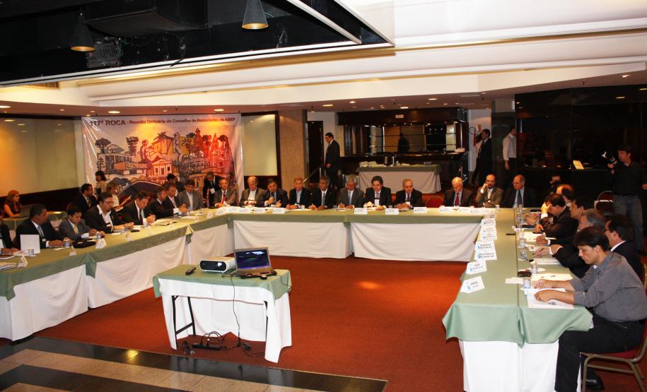 Participantes da 117ª Reunião Ordinária do Conselho das Associadas da Associação Brasileira de Entidades Estaduais de Tecnologia da Informação e Comunicação (Abep) em Curitiba/PR, nos dias 09 e 10 de fevereiro de 2012