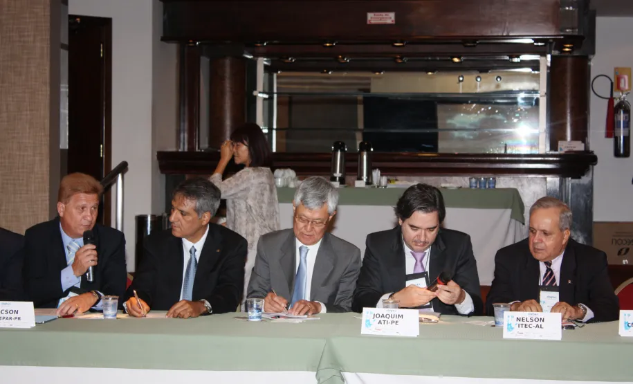 Evento nacional de informática pública discute modernização do Estado em Curitiba O diretor-presidente da Celepar, Jacson Carvalho Leite continua na diretoria da Associação Brasileira de Entidades Estaduais de Tecnologia da Informação e Comunicação (Abep), como presidente do Conselho Fiscal, no seu discurso na abertura da 117ª Reunião Ordinária do Conselho das Associadas da Associação Brasileira de Entidades Estaduais de Tecnologia da Informação e Comunicação (Abep) em Curitiba/PR, nos dias 09 e 10 de fevereiro de 2012