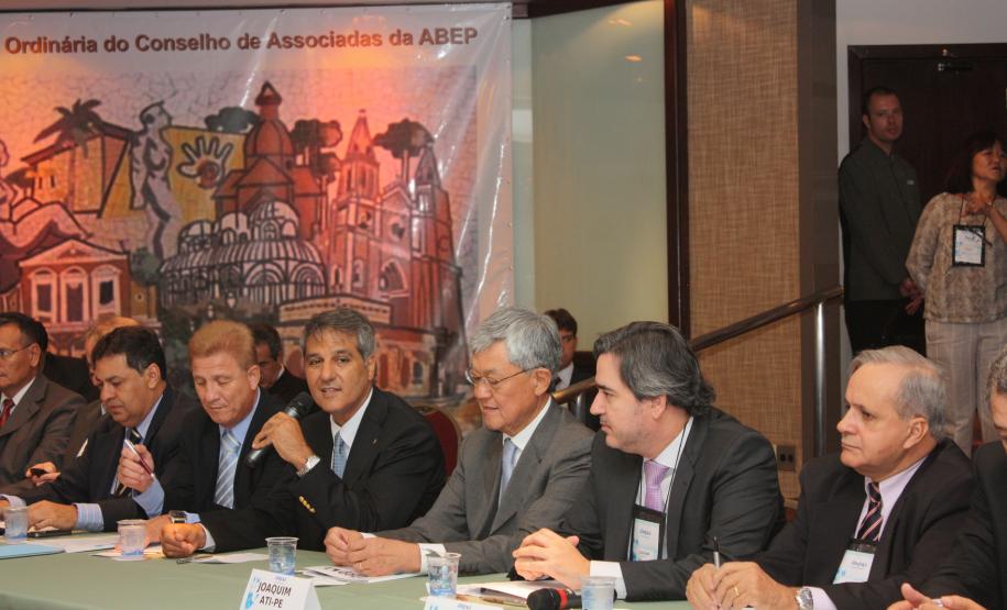 O secretário de Infraestrutura e Logísitca, José Richa Filho, no seu discurso na abertura da 117ª Reunião Ordinária do Conselho das Associadas da Associação Brasileira de Entidades Estaduais de Tecnologia da Informação e Comunicação (Abep) em Curitiba/PR, nos dias 09 e 10 de fevereiro de 2012