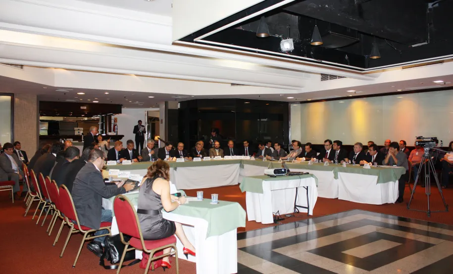 Evento nacional de informática pública discute modernização do Estado em Curitiba Participantes da 117ª Reunião Ordinária do Conselho das Associadas da Associação Brasileira de Entidades Estaduais de Tecnologia da Informação e Comunicação (Abep) em Curitiba/PR, nos dias 09 e 10 de fevereiro de 2012