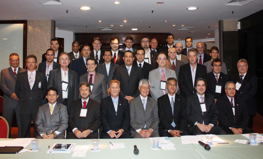 Participantes da 117ª Reunião Ordinária do Conselho das Associadas da Associação Brasileira de Entidades Estaduais de Tecnologia da Informação e Comunicação (Abep) em Curitiba/PR, nos dias 09 e 10 de fevereiro de 2012
