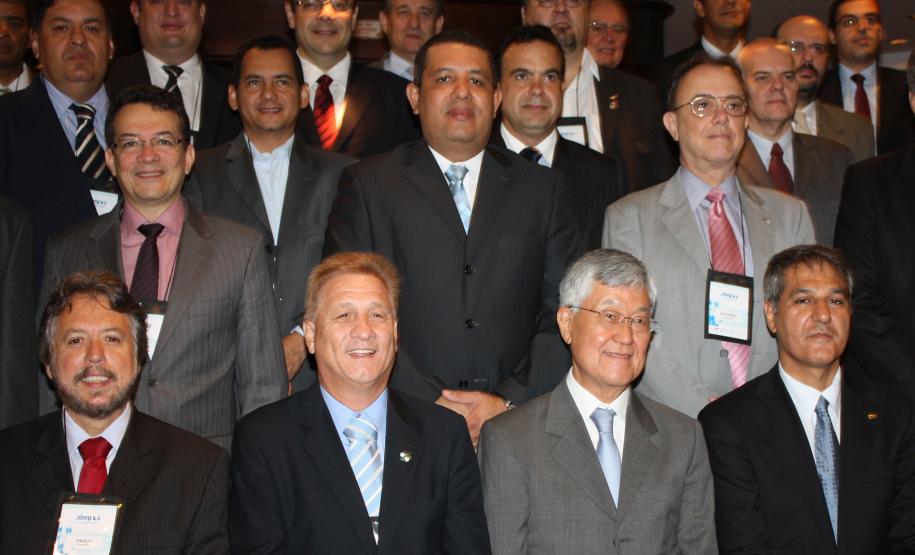 Participantes da 117ª Reunião Ordinária do Conselho das Associadas da Associação Brasileira de Entidades Estaduais de Tecnologia da Informação e Comunicação (Abep) em Curitiba/PR, nos dias 09 e 10 de fevereiro de 2012