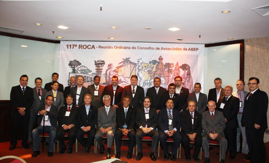 Participantes da 117ª Reunião Ordinária do Conselho das Associadas da Associação Brasileira de Entidades Estaduais de Tecnologia da Informação e Comunicação (Abep) em Curitiba/PR, nos dias 09 e 10 de fevereiro de 2012