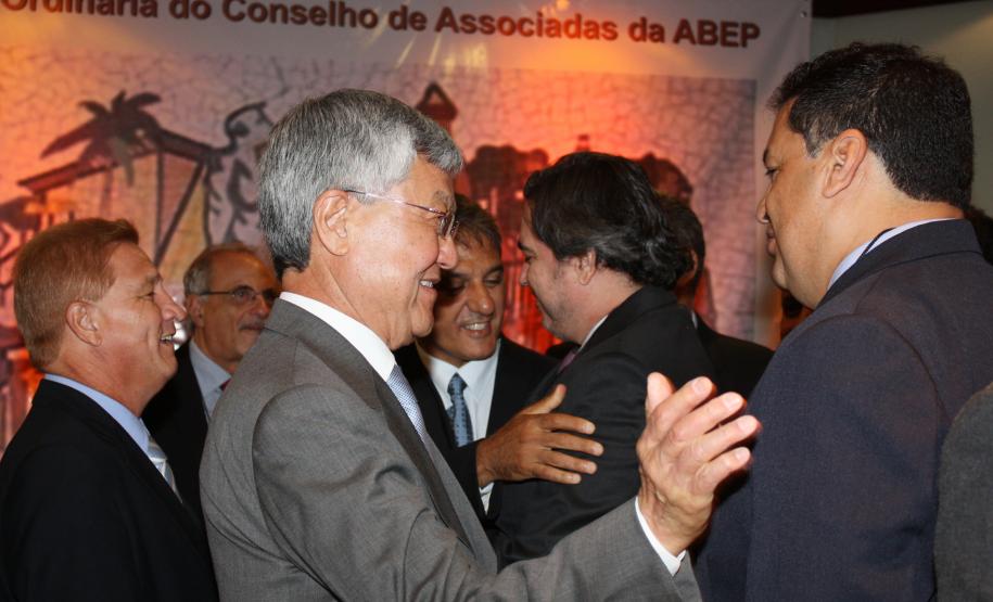 A esq. o presidente da Celepar e presidente do Conselho Fiscal, Jacson Carvalho Leite, o representante do governador Beto Richa no evento, o secretário do Planejamento e Coordenação Geral, Cassio Taniguchi, presidente do Conselho de Administração da Celepar e do Conselho Estadual de Informação e Telecomunicações (COSIT), o presidente do Conselho de Associadas, Joaquim José Fernandes da Costa Junior (ATI/PE) e o presidente, Carlson Janes Aquistapasse (Procergs/RS)