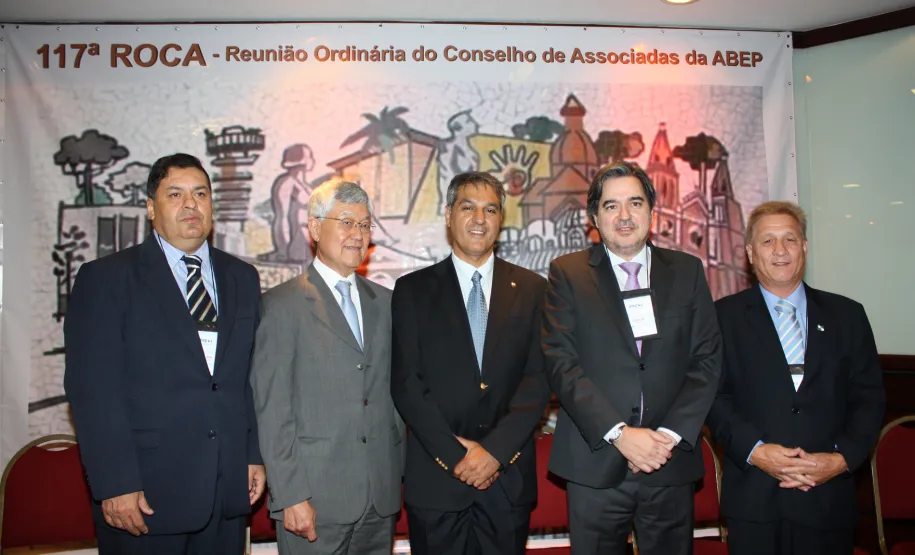 Evento nacional de informática pública discute modernização do Estado em Curitiba A esq. Carlson Aquistapasse, Cassio Taniguchi, José Richa Filho, Joaquim José Ferandes da Costa Junior e Jacson Carvalho Leite