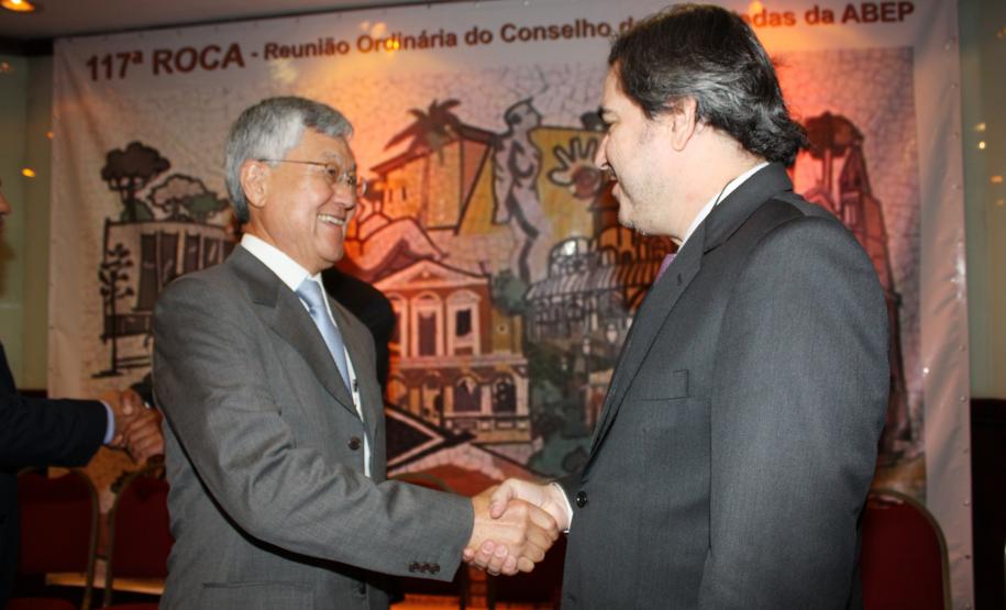 A esq. Cassio Taniguchi e Joaquim José Fernandes da Costa Junior