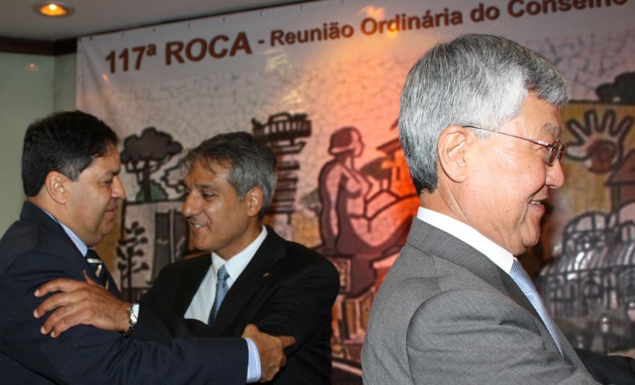 A esq. Carlson Aquistapasse, José Richa Filho e Cassio Taniguchi