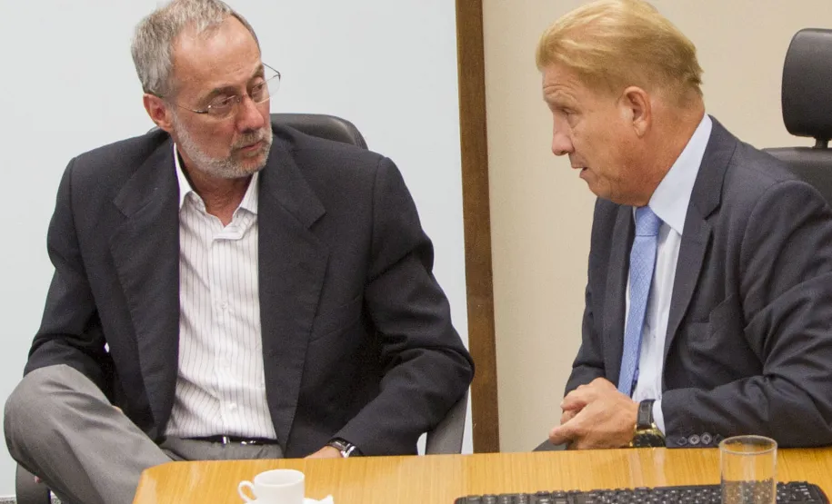 Vistoria de veículos agora é digital em todo Paraná Marcos Traad, diretor-geral do Detran e Jacson Carvalho Leite, presidente da Celepar