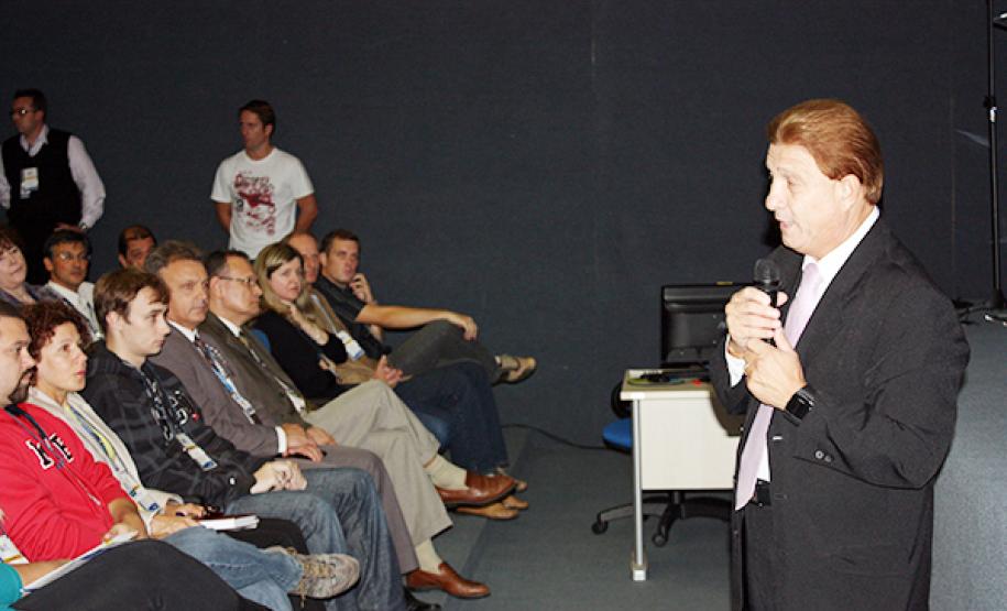 O presidente da Celepar Jacson Caravalho Leite na apresentação do sistema GIT