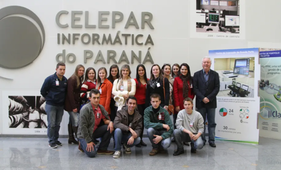 Universitários de Laranjeiras do Sul visitam a Celepar
