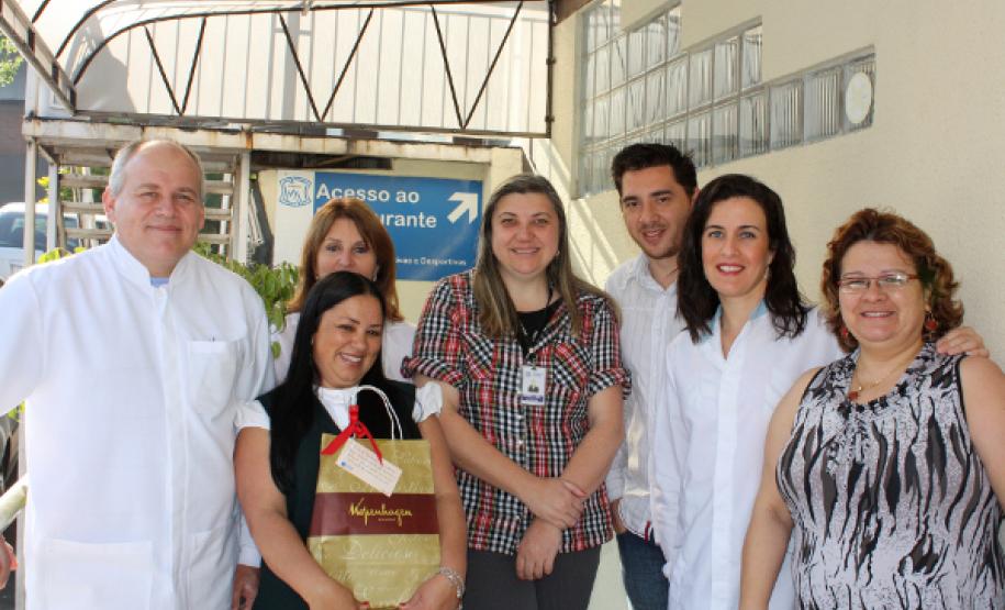 Reconhecimento e surpresa marcam o Dia da Secretária na Celepar A secretária da FUNCEL, Rosemeri de Lima