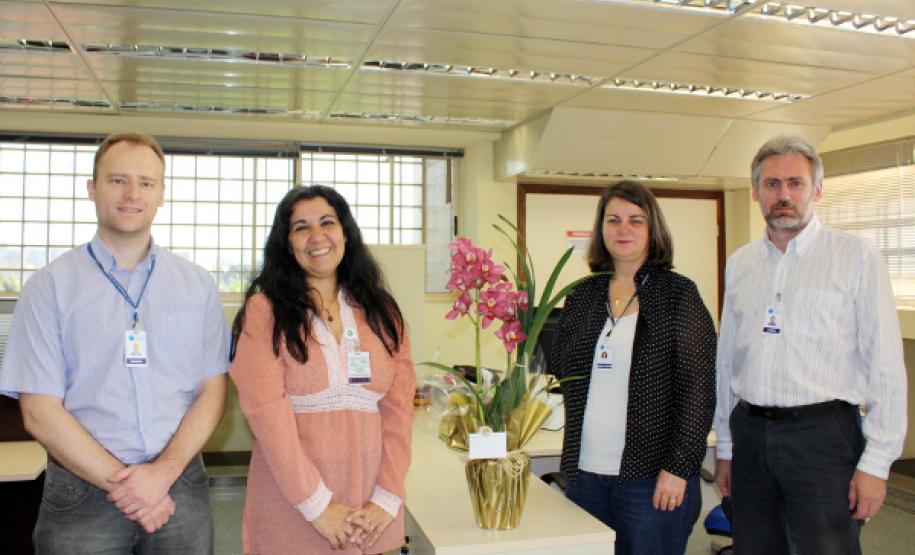 Reconhecimento e surpresa marcam o Dia da Secretária na Celepar Na foto, Adelmaris Martins Marques (GDS-D)