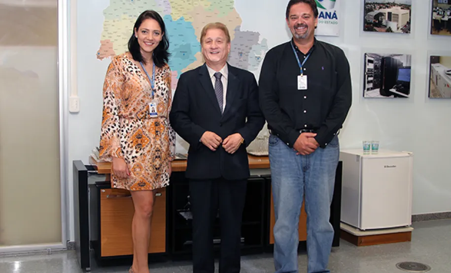 Paraná é finalista ao Prêmio Excelência em Governo Eletrônico Cristina Viomar (Sbgeo) e Henrique Salatino Miorelli (Sbgeo), da equipe do BI da SEJU, com o presidente Jacson Carvalho Leite